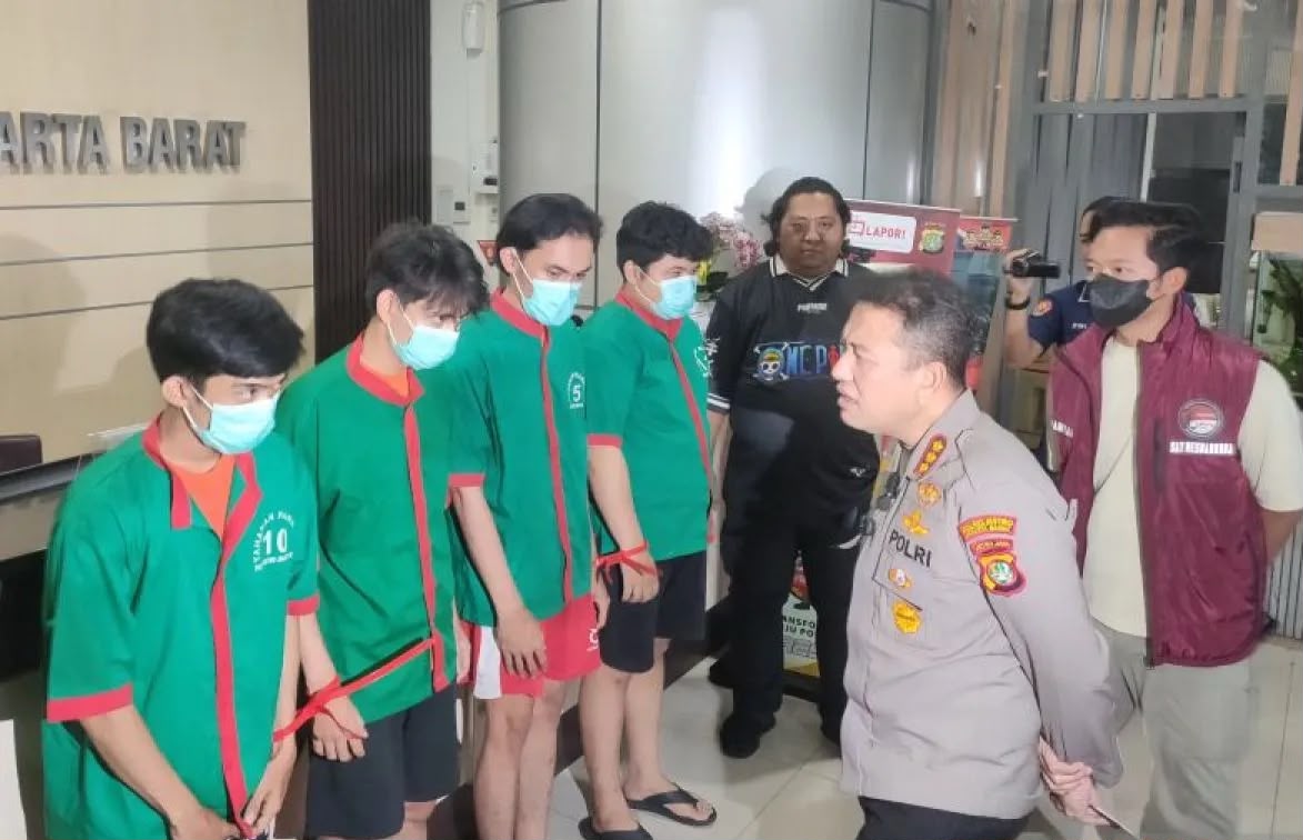 Polisi Bongkar Budidaya Ganja Milik Oknum PPPK di Bandung