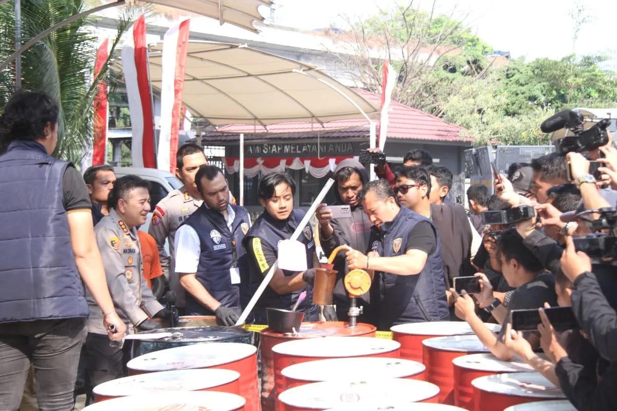 Polisi Bongkar Produksi Oli Palsu di Jakarta Barat