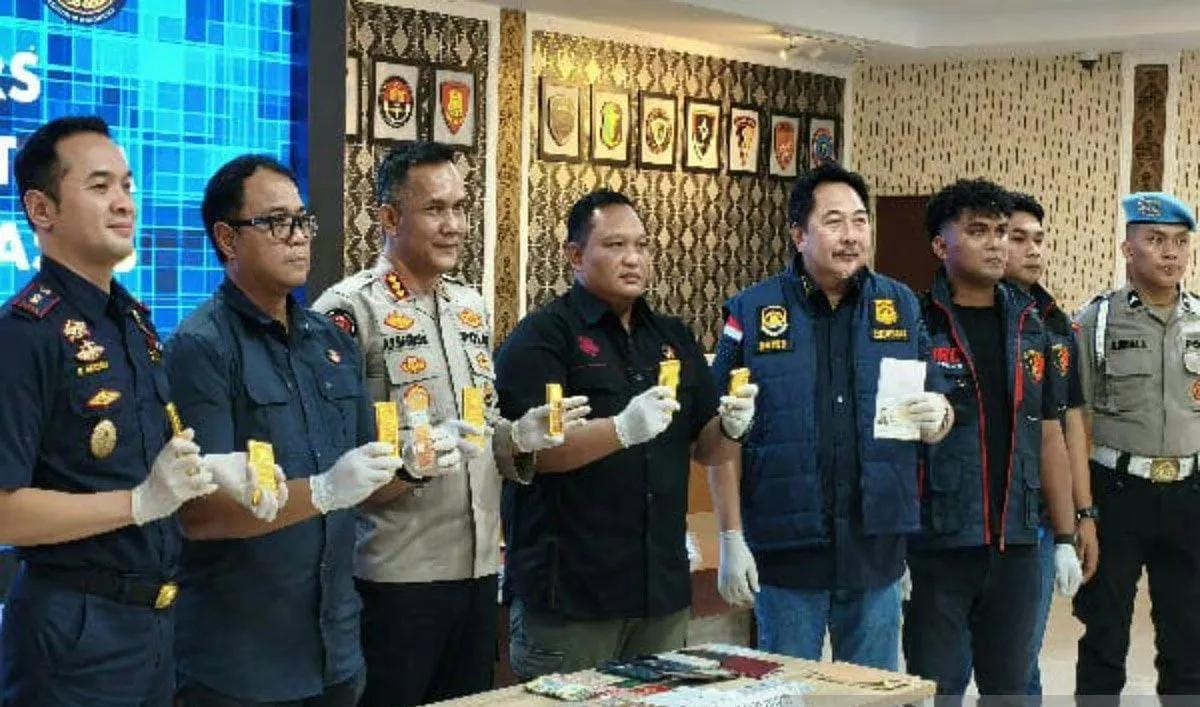 Polisi Gagalkan 16 Kg Emas Diduga Ilegal, Dua WNA China Ditangkap