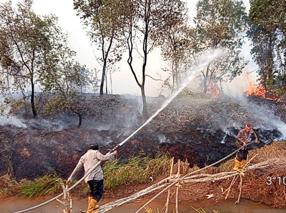 Polisi Gunakan Formula X-Fire untuk Percepat Pendinginan Karhutla di Ogan Ilir