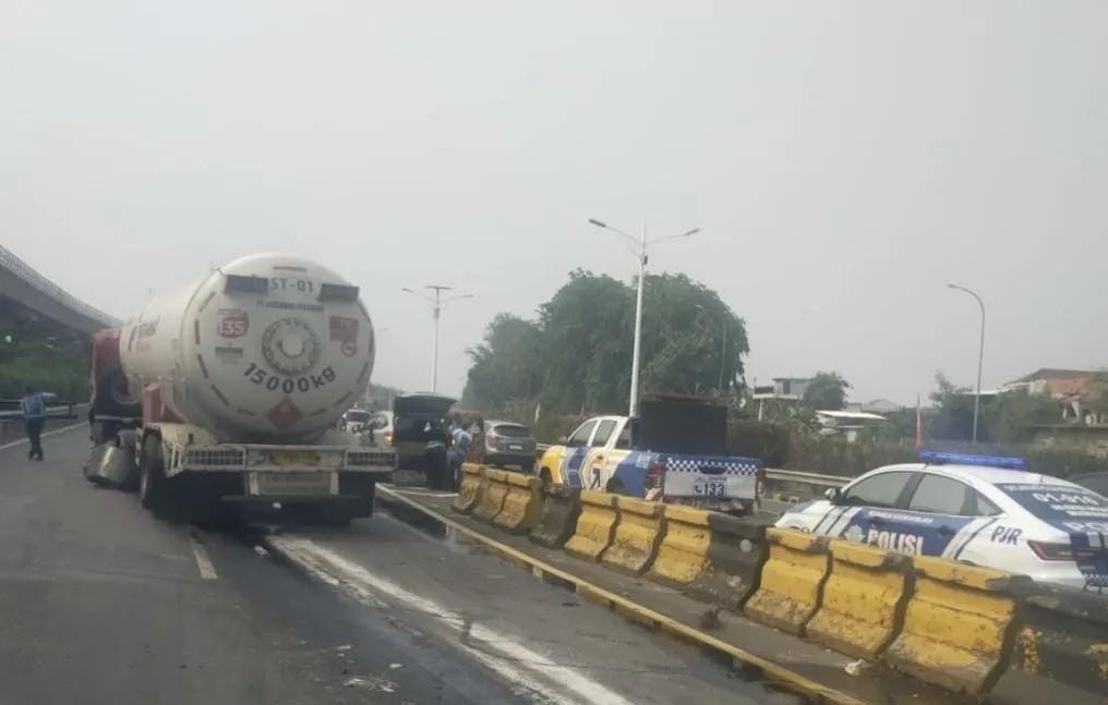 Polisi Ungkap Dugaan Microsleep Penyebab Supie Truk Tangki Tabrak Pembatas Tol Jagorawi