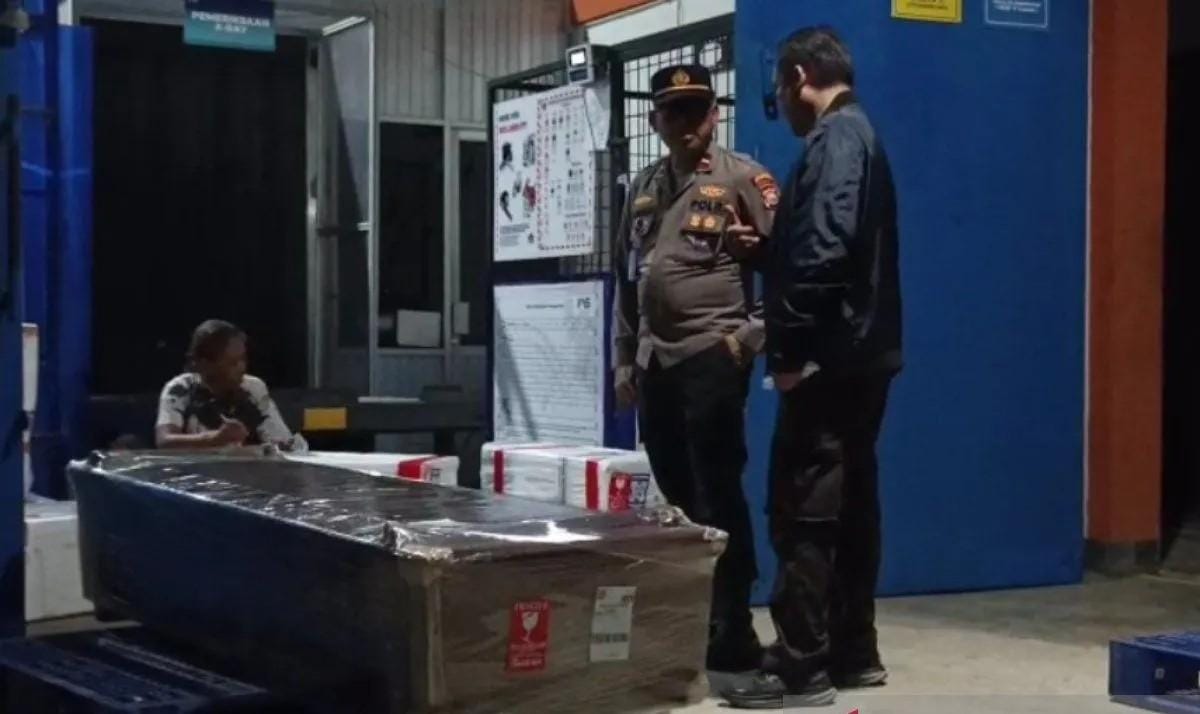 Polri Kawal Jenazah ABK KM Arupadhatu I untuk Diserahkan ke Keluarga