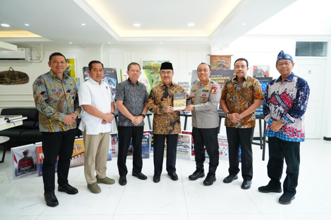Polri' Perkuat Tata Kelola Melalui Rekomendasi KPRP Dalam Buku Police Governance