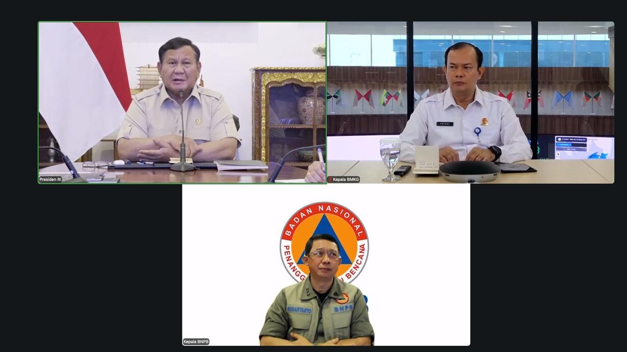 : Presiden Prabowo Subianto menggelar rapat terbatas terkait penanganan bencana secara hybrid melalui konferensi video dari Istana Merdeka, Jakarta, pada Rabu (23/9/2026).. (Foto: BPMI Setpres/Kris)