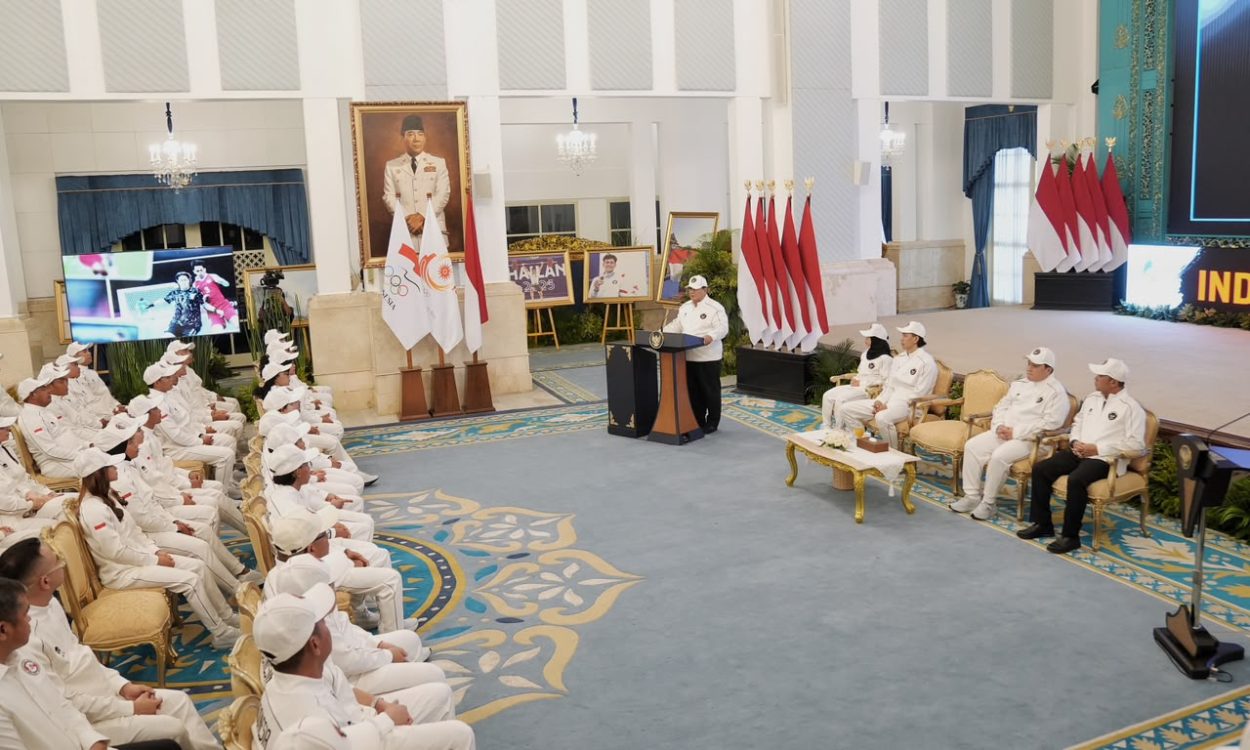 : Presiden Prabowo Subianto akan memberikan bonus sebesar Rp 3 miliar bagi atlet Indonesia yang berhasil meraih medali emas pada ajang Asian Games 2026 di Jepang. Hal ini disampaikan Presiden Prabowo saat melepas Kontingen Indonesia ke Asian Games di Istana Negara, Jakarta, Rabu (9/9/2026). (Foto: Humas Kemenpora)