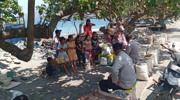 Program Kasih Polda NTT, Satbinmas Polres Ende Dialog dengan Warga Terdampak Gempa