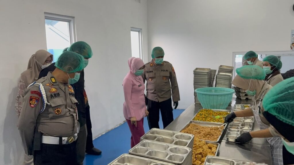 Propam Polda Jateng dan Polres Karanganyar Cek Dapur SPPG, Pastikan Makanan Ribuan Siswa Aman Dikonsumsi