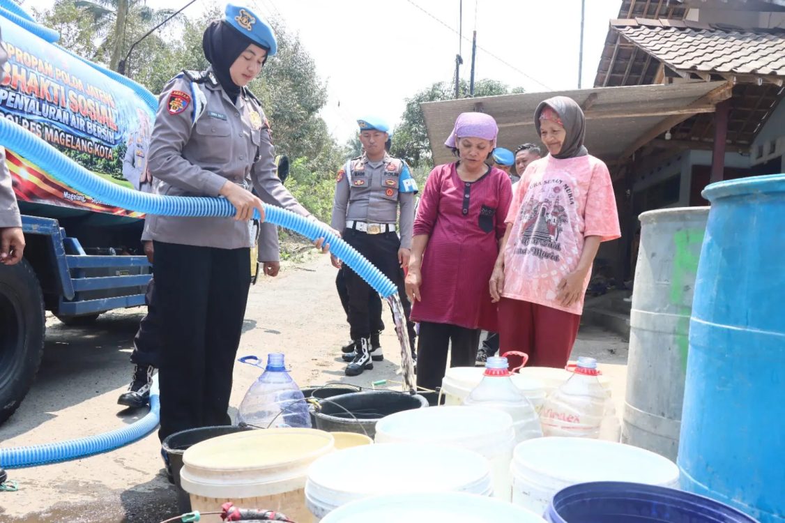 Propam Polda Jateng Salurkan Bantuan Air Bersih untuk Warga Magelang