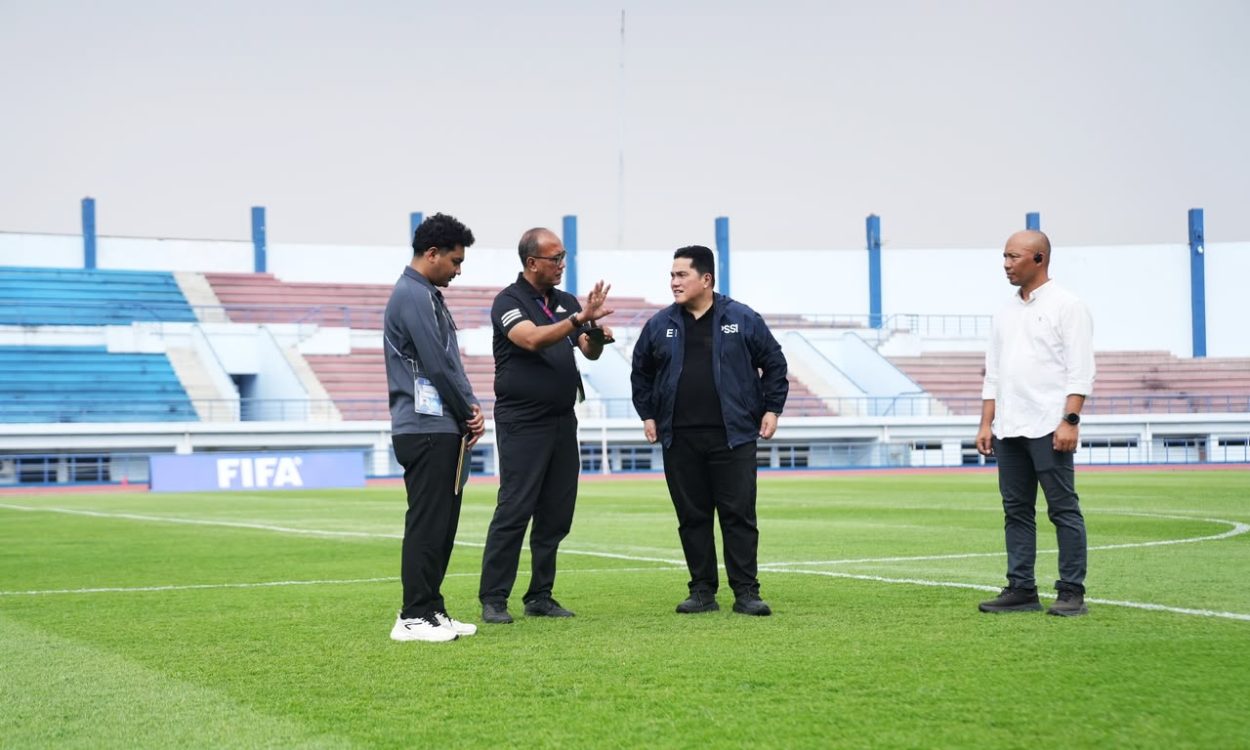 : Menpora Erick Thohir melakukan peninjauan langsung ke Stadion Si Jalak Harupat, Kabupaten Bandung, Jawa Barat, Kamis (24/9/2026). (Foto: Humas Kemenpora)