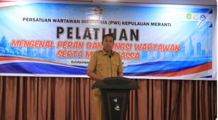 : Pelatihan Mengenal Peran dan Fungsi Wartawan serta Media Massa tersebut digelar di Ballroom Afifa, Senin (28/9/2026), dan dibuka Wakil Bupati Kepulauan Meranti Muzamil Baharudin.