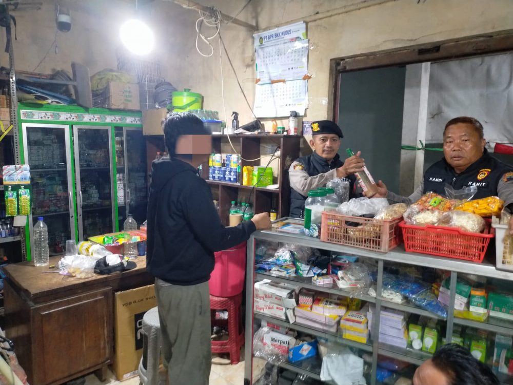 : Ratusan Botol Miras Diamankan dari Beberapa Razia Miras