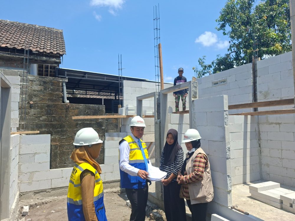 : Wali kota Blitar pantau rehabilitasi Rumah Tidak Layak Huni (RTLH) di dua titik Kelurahan Rembang