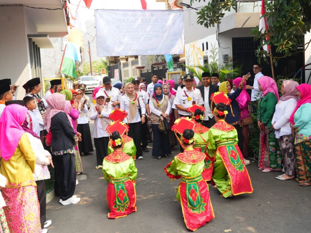 : Suasana penampilan Tari Lenggang Nyai dalam penyambutan Tim Verifikator Program Kampung Iklim (ProKlim) tingkat Provinsi DKI Jakarta. (Foto: Istimewa/InfoPublik)