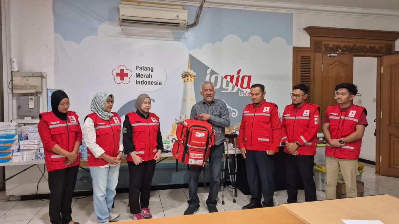 : Garda depan misi kemanusiaan kembali bergerak dari Yogyakarta. PMI DIY menerjunkan tenaga medis, pasokan obat-obatan, serta pendampingan psikososial untuk membantu kelompok rentan terdampak gempa bumi di Nusa Tenggara Timur, Senin (31/8/2026).