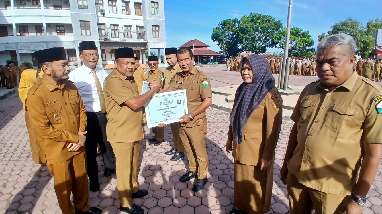 : Bupati Bireuen, Mukhlis, saat apel gabungan di Pusat Pemerintahan Kabupaten Bireuen, Senin (28/9/2026).- Foto: Mc.Bireuen