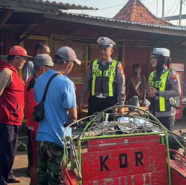 Sambangi Pengemudi Bentor, Satlantas Polresta Sumenep Edukasi Aturan dan Keselamatan Lalu Lintas