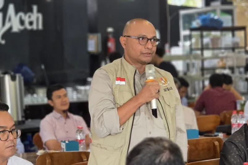 : Ketua Tim Satgas PRR Aceh Kemendagri, Imran saat memberikan tanggapan dalam kegiatan Ngopi Kebangsaan DPD IKA Lemhannas Aceh, di Banda Aceh, Sabtu (12/9/2026). (ANTARA/Try Vanny)