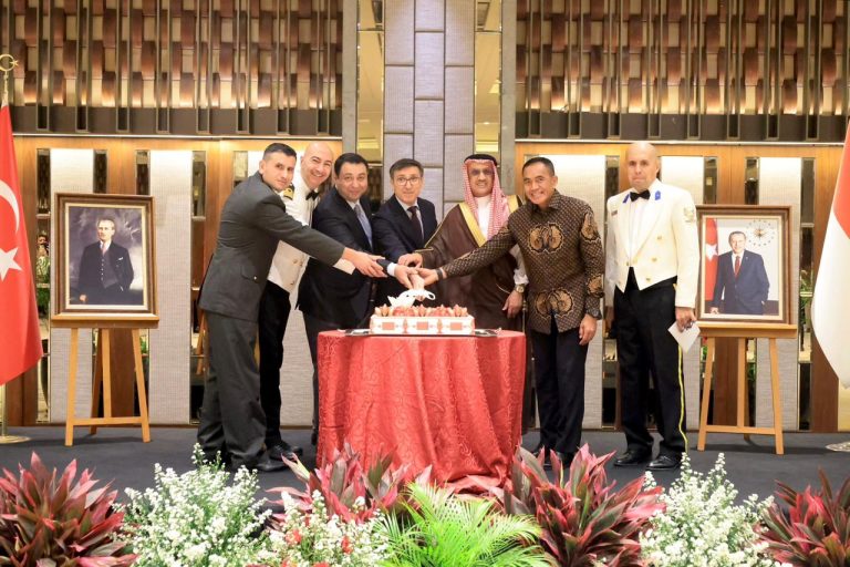 Sekjen Kemhan Hadiri Peringatan Hari Kemenangan dan Hari Angkatan Bersenjata Turki