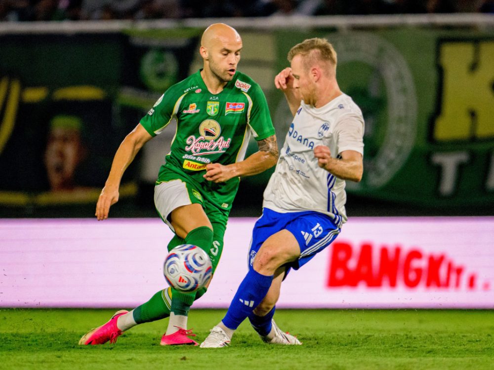 Serangan Silih Berganti, Persebaya dan PSIM Masih Sama Kuat