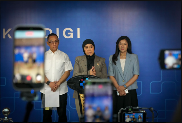 : Menteri Komunikasi dan Digital Meutya Hafid dalam Konferensi Pers Progres Implementasi PP TUNAS di Kantor Kementerian Komdigi, Jakarta Pusat, Senin (14/9/2026) mengatakan evaluasi enam bulan menjadi tahapan penting untuk memastikan kewajiban pelindungan anak tidak berhenti pada pemenuhan administratif, tetapi diwujudkan melalui langkah konkret oleh penyelenggara platform digital. Foto: Infopublik.id/Bismo Agung