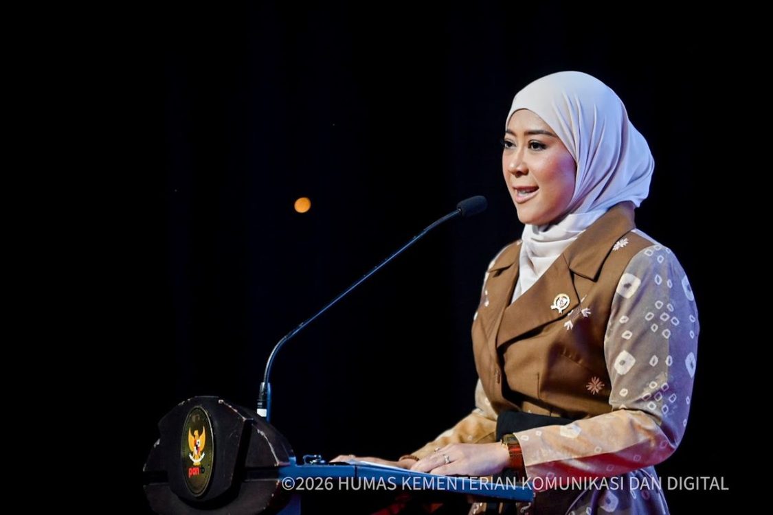 : Menkomdigi Meutya Hafid saat penandatanganan Nota Kesepahaman Sinergi Pengelolaan SP4N-LAPOR! sebagai Aplikasi Umum Kanal Aduan Layanan Publik di Kantor KemenPAN-RB, Jakarta Selatan, Selasa (29/9/2026) mengatakan SP4N-LAPOR! merupakan bagian dari infrastruktur digital pemerintah yang menghubungkan masyarakat dengan pemerintah. Foto: Ahmad Tri Hawaari/Komdigi