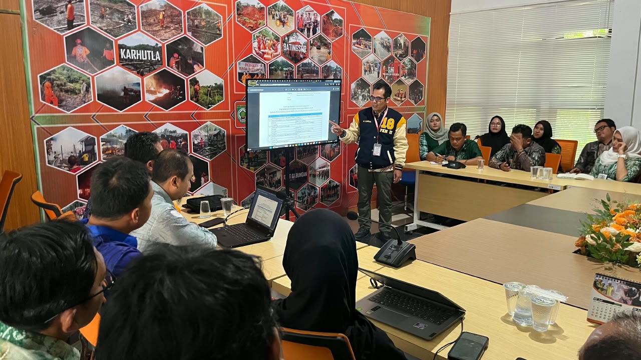 : Rahmi saat memaparkan proyek perubahannya di hadapan stakeholder internal PKN II di Kantor BPBD Kabupaten Balangan.