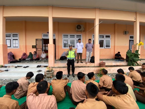 Tanamkan Budaya Tertib Berlalu Lintas, Satlantas Aceh Selatan Edukasi Pelajar soal Keselamatan Berkendara
