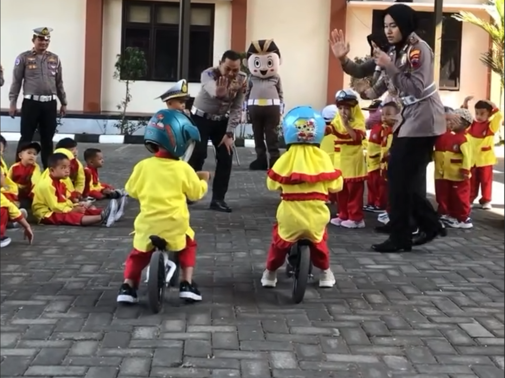 Tanamkan Disiplin Sejak Dini, Satlantas Polres Temanggung Kenalkan Rambu Lalu Lintas