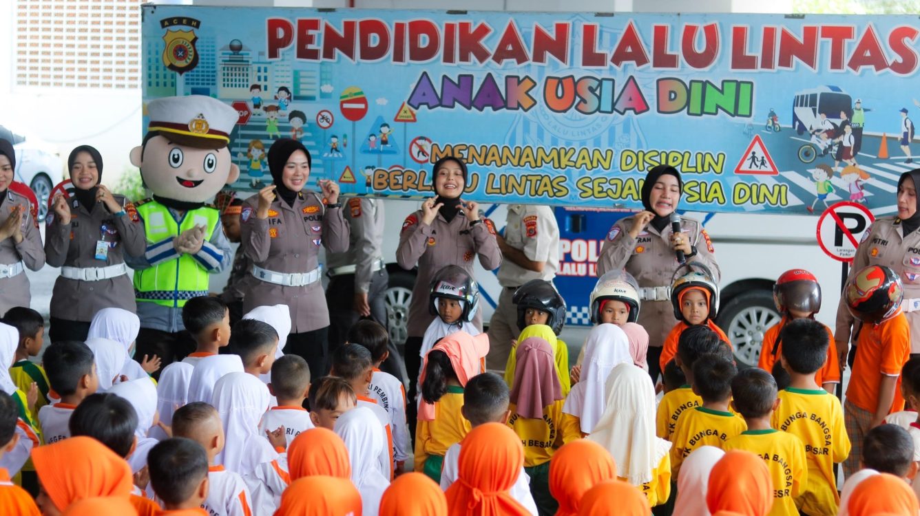 Tanamkan Keselamatan Sejak Dini, Ditlantas Polda Aceh Edukasi Anak Sambil Bermain