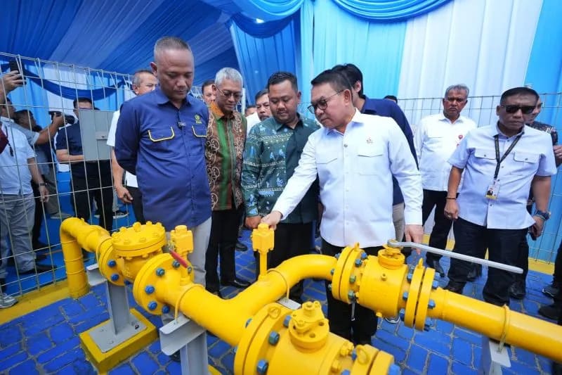 : Kunjungan kerja Kepala Staf Kepresidenan Dudung Abdurachman yang didampingi oleh Direktur Perencanaan dan Pembangunan Infrastruktur Minyak dan Gas Bumi Kementerian Energi dan Sumber Daya Mineral (ESDM) Agung Kuswardono serta Direktur Infrastruktur dan Teknologi PGN Hery Murahmanta ke jaringan gas bumi di Gresik dan Sidoarjo, Jawa Timur, Senin (21/9/2026). (ANTARA/HO-PGN)