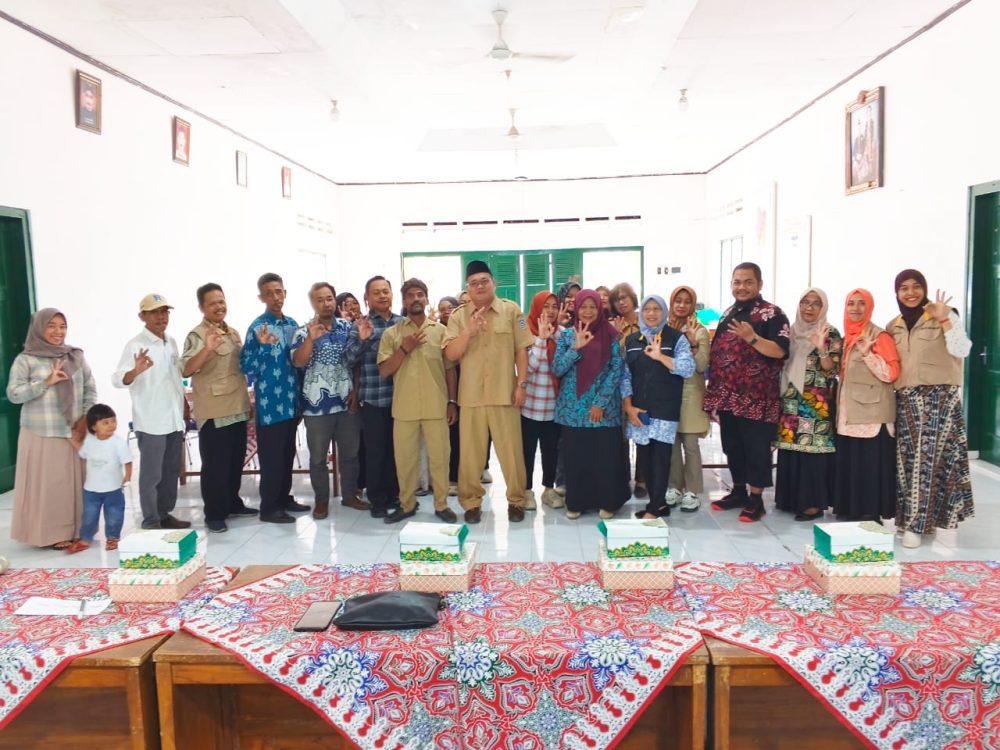 : Petugas Pendamping Pengelola Sampah (P3S) Kapanewon Ngaglik terus mengedukasi masyarakat untuk memilah dan mengolah limbah secara mandiri dari tingkat rumah tangga melalui sosialisasi di Aula Kalurahan Donoharjo, Sleman, Senin (28/9/2026).