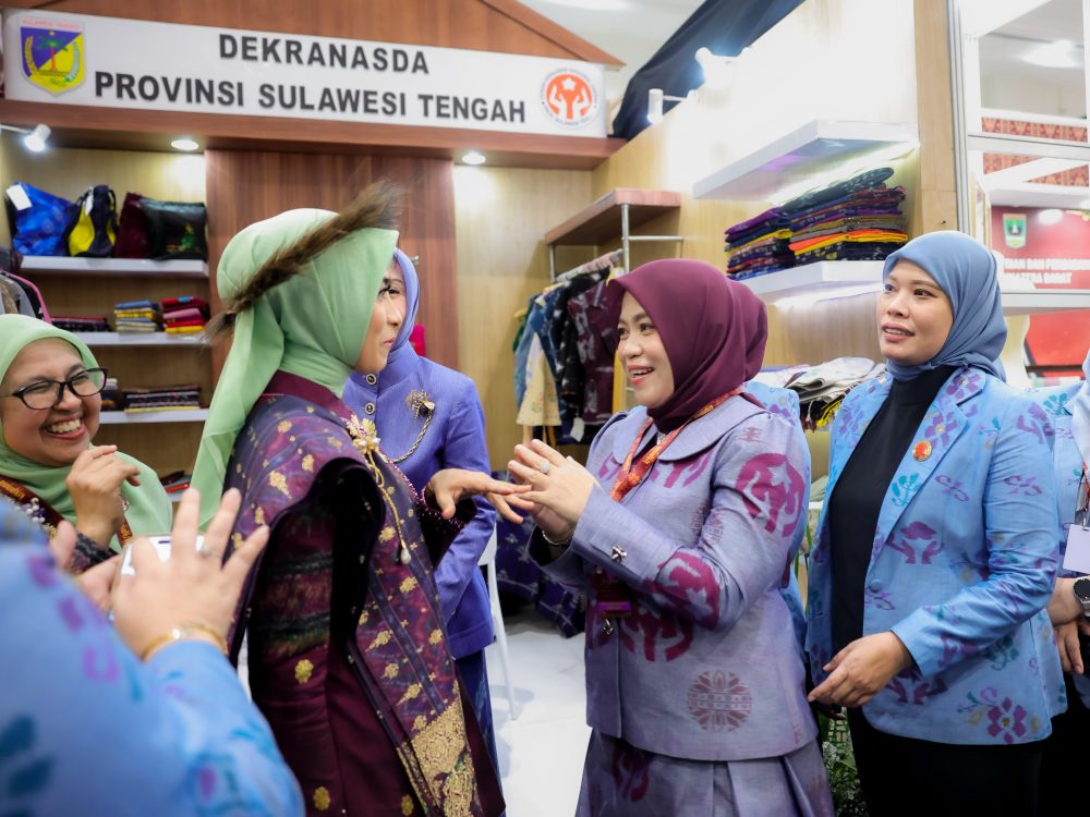: Dekranasda Parigi Moutong memanfaatkan perhelatan Pameran Kerajinan Nusantara (Kriyanusa) 2026 di Jakarta sebagai ruang inkubasi strategis untuk mendongkrak daya saing produk kriya berbasis kearifan lokal, Sabtu (26/9/2026).