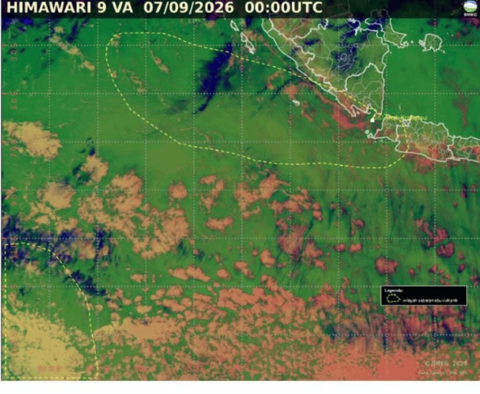 : Citra satelit Himawari terkait pergerakan asap erupsi Gunung Anak Krakatau. (Foto BMKG)