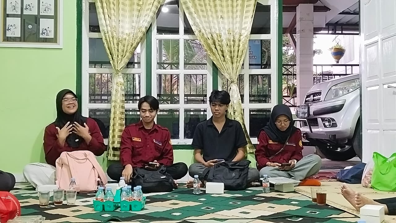 : KWT Lestari Padukuhan Gempol, Kalurahan Condongcatur, Sleman, resmi menerima pendampingan dari lima mahasiswa UGM sebagai bagian dari program kolaborasi akademik dan pemberdayaan masyarakat, Kamis (24/9/2026).