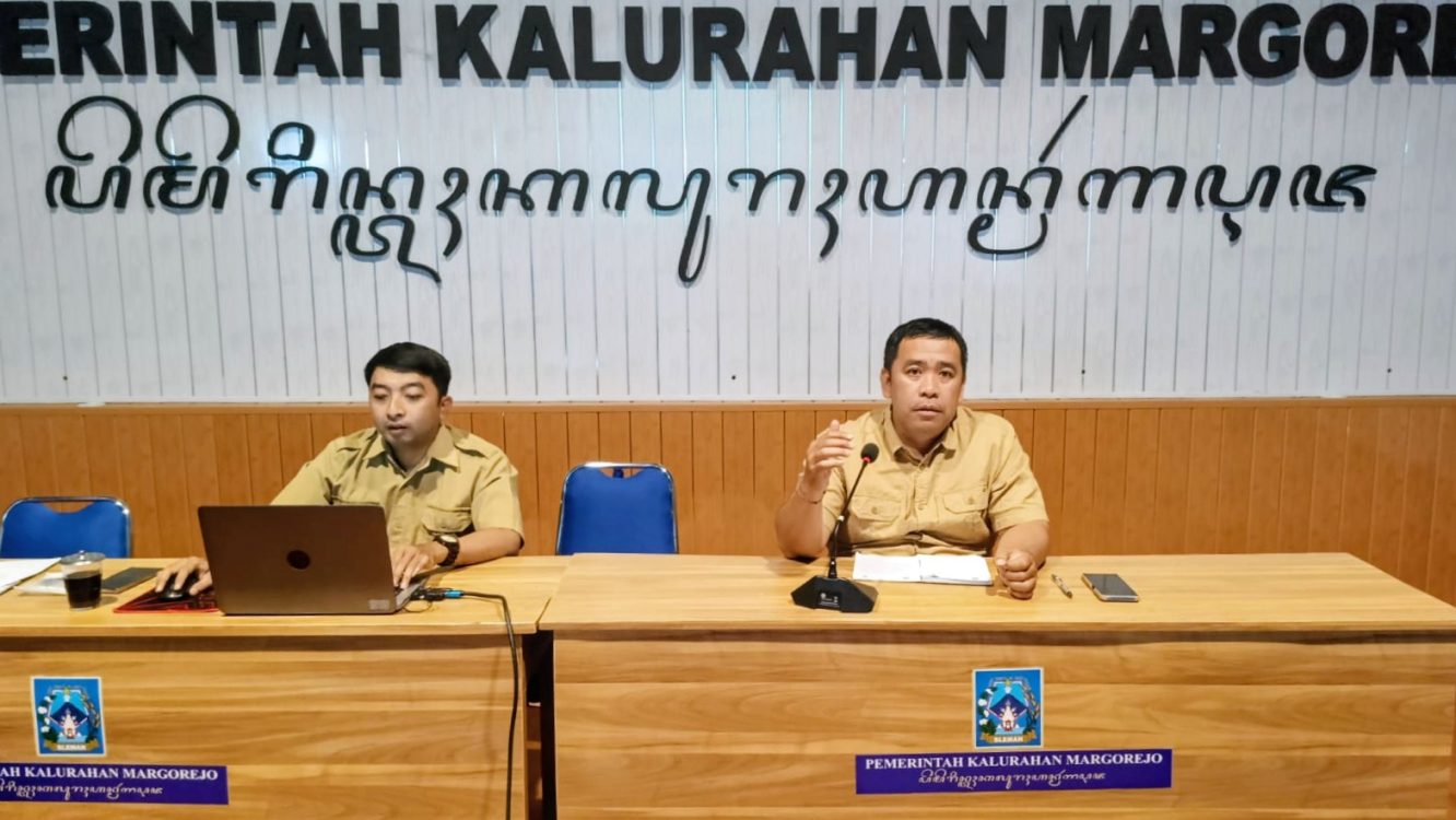 : Meningkatkan kecakapan teknis dan menjamin transparansi tata kelola anggaran berbasis digital, Pemerintah Kalurahan Margorejo memberikan pelatihan intensif pengoperasian Sistem Keuangan Desa bagi jajaran pamong dan stafnya.