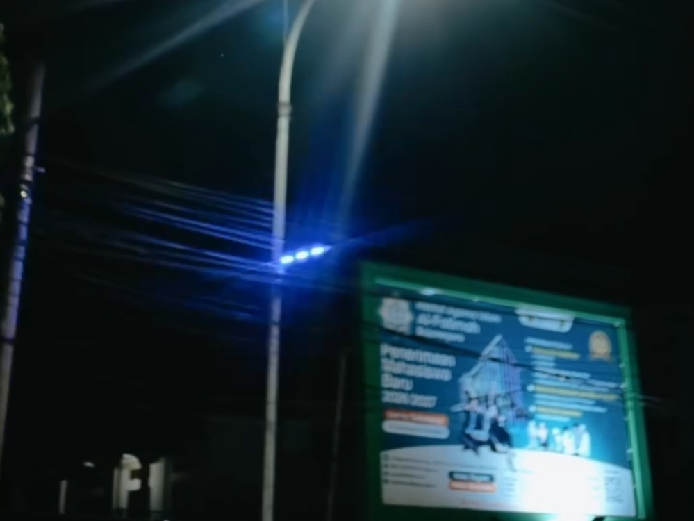 Tingkatkan Keselamatan di Jalan, Satlantas Bojonegoro Pasang Strobo di Jalur Rawan Laka