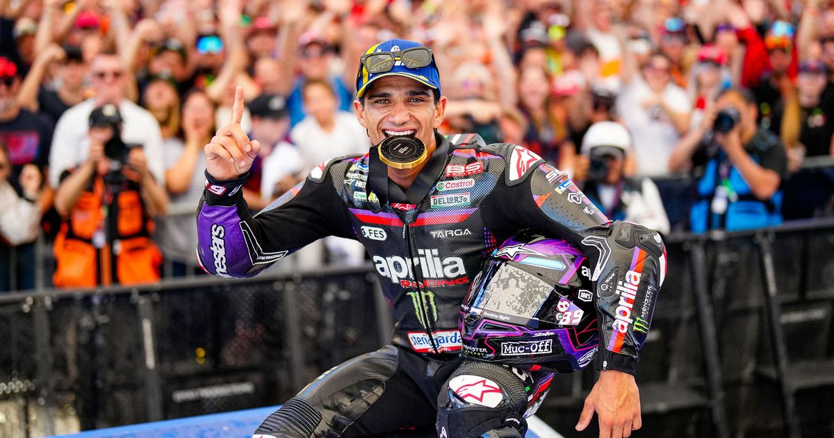 Title race leader Martin produces golden comeback to capitalise on Acosta error