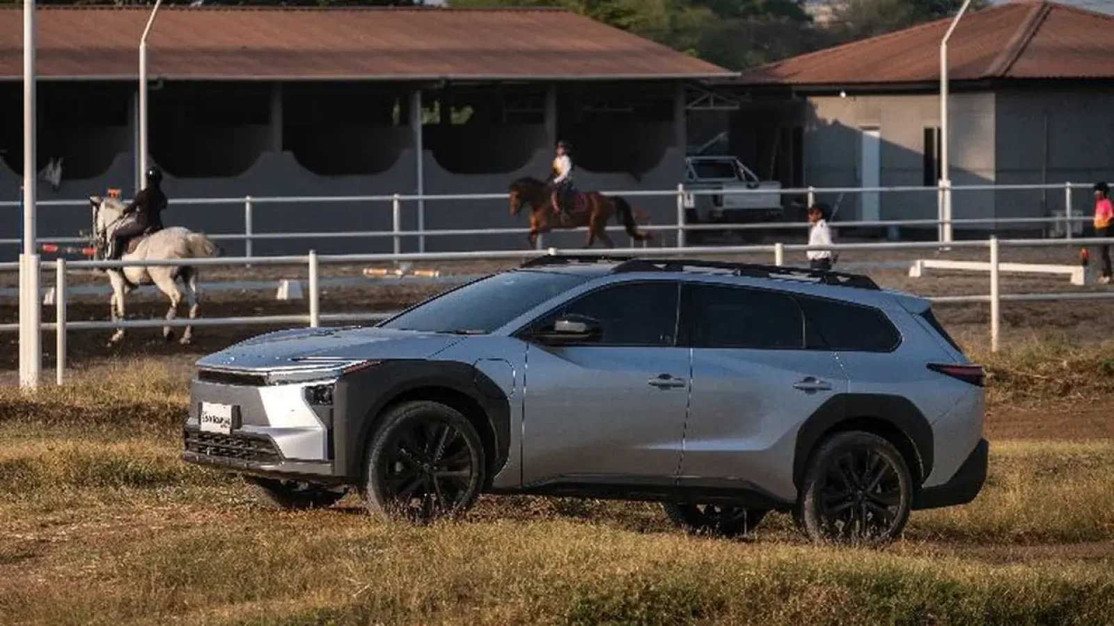 Toyota bZ4X Touring Uji Kemampuan Off-Road, AWD Dua Motor Hasilkan Tenaga 280 kW