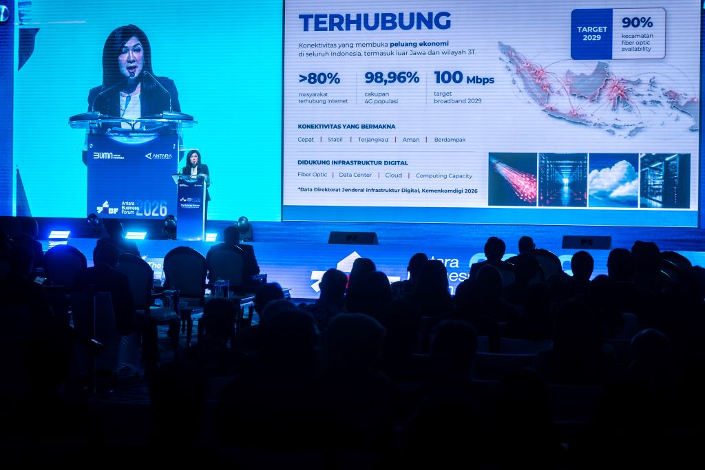 : Direktur Jenderal Komunikasi Publik dan Media Komdigi Fifi Aleyda Yahya menyampaikan presentasi khusus pada Antara Business Forum (ABF) 2026 di Jakarta, Rabu (23/9/2026). Dirjen Komunikasi Publik dan Media Komdigi Fifi Aleyda Yahya mengangkat tema âEkosistem Digital sebagai Penunjang Ekonomi, Strategi Kebijakan Menuju Indonesia yang Berdaya Saing Digitalâ dalam presentasinya. ANTARA FOTO/Bayu Pratama S/kye