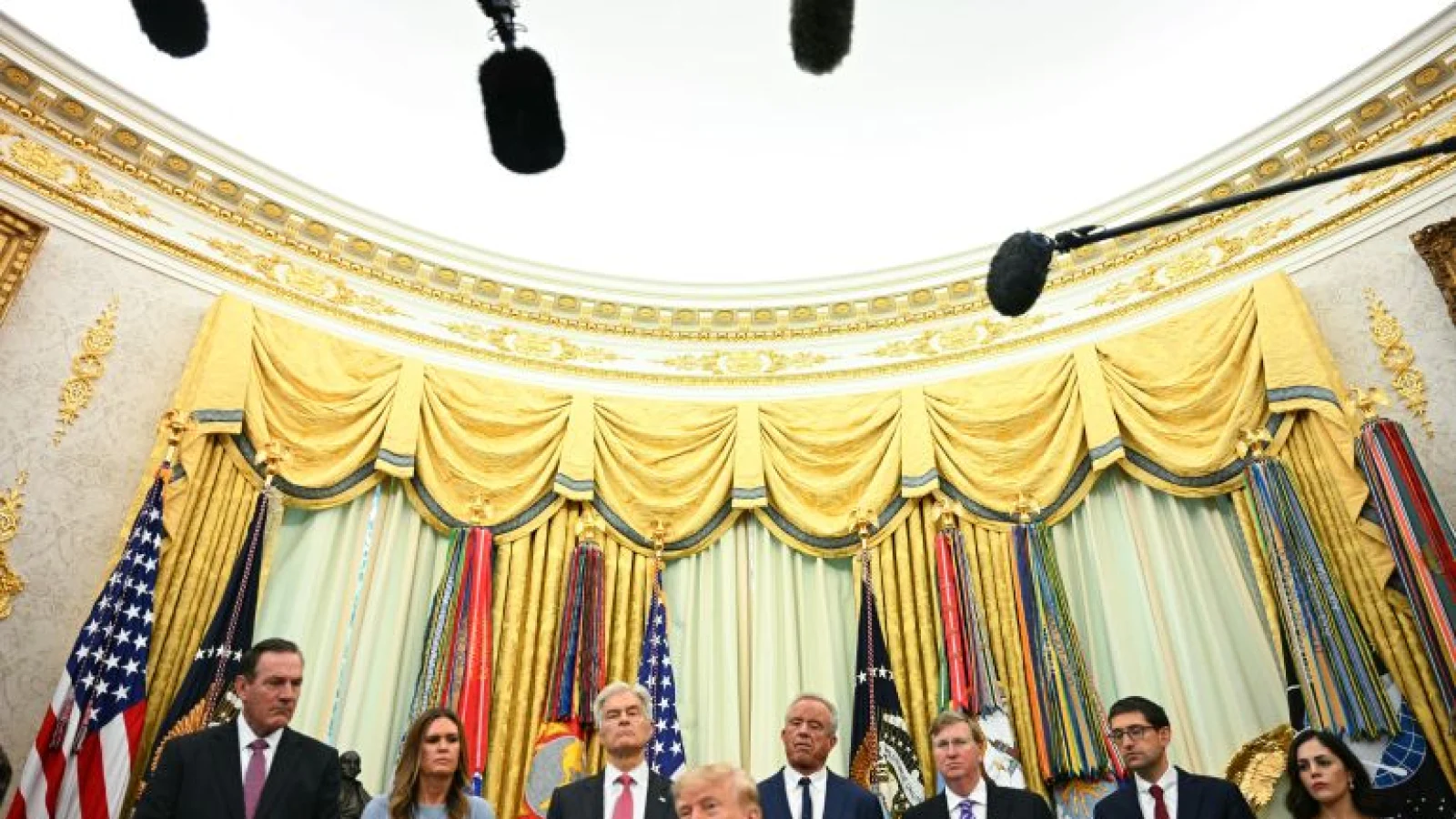Trump Teken Sanksi Baru Rusia, Pembeli Minyak Terbesar Terancam Tarif 100 Persen