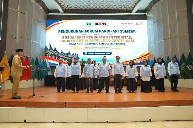: Gubernur Sumbar mengukuhkan Forum PAKSI-API Sumbar di Aula Kantor Gubernur. (foto: MC Sumbar)