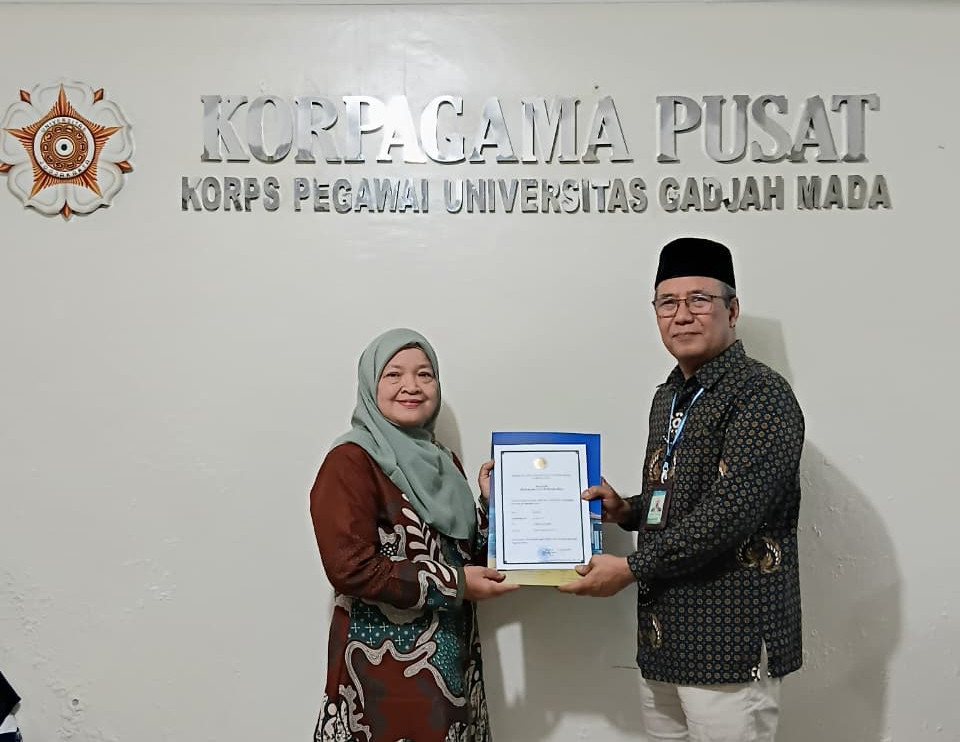 UGM Berikan Penghargaan kepada 21 Pegawai Purna Tugas