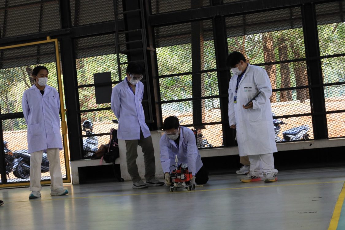 UGM Sabet 2 Penghargaan di Kompetisi Mobil Hemat Energi AISeries x AISC Regional