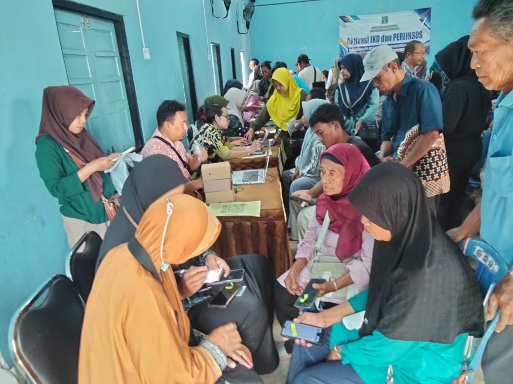 : Digitalisasi layanan publik di Sleman kian merambah tingkat kalurahan. Integrasi kepemilikan IKD kini menjadi kunci utama masyarakat dalam mengakses ragam program bantuan sosial pemerintah secara mudah dan akuntabel, Kamis (27/8/2026). (MC Sleman)