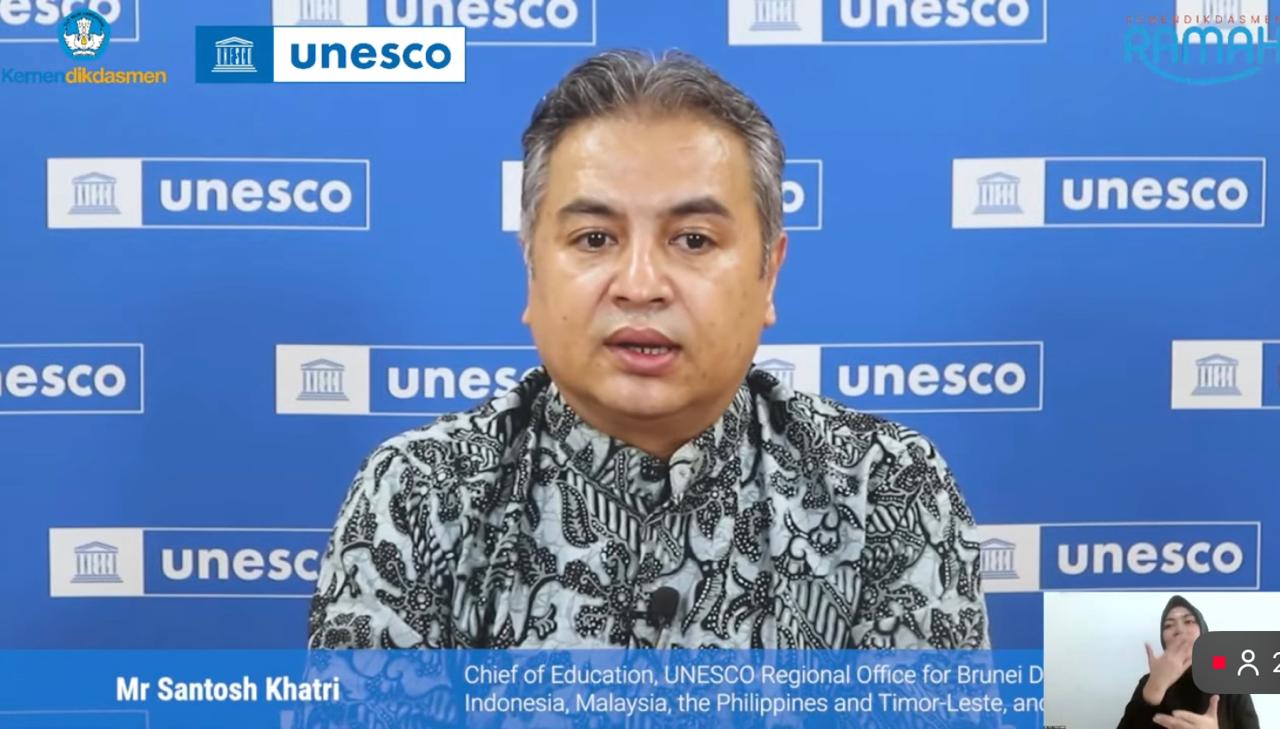 : Chief of Education UNESCO Regional Office in Jakarta Santosh Khatri dalam Peringatan Hari Aksara Internasional 2026 bertema “Literasi untuk Sesama, Semesta, dan Sejahtera” (Foto: Pasha Yudha Ernowo Infopublik/Igid/Youtube Kemendikdasmen)