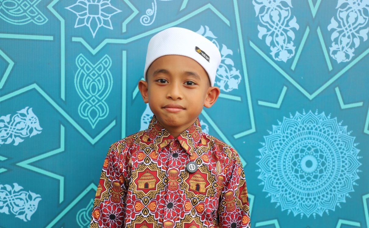 : Muhammad Hanif Lutfi baru berusia tujuh tahun. Dari Rumah Tilawah Jam’iyyatul Qurro’ Timika, Papua Tengah, ia belajar Al-Qur’an sejak usia empat tahun hingga akhirnya tampil di MTQ Nasional XXXI di Jawa Tengah. Pesannya sederhana: anak-anak harus mencintai dan terus belajar Al-Qur’an./Foto Humas Kemenag