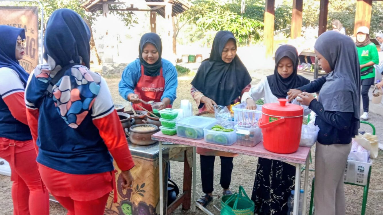 : Mengusung nuansa back to vintage, perhelatan Pasar Jadul Mororejo menghadirkan ragam kudapan tradisional khas nusantara guna membuka akses pasar baru bagi UMKM desa sekaligus memperkuat daya tarik destinasi Embung Mororejo.