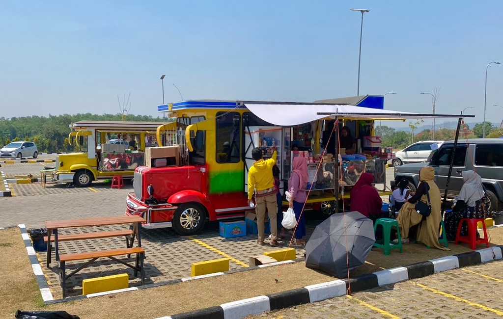 : Viralnya Taman KEK Industropolis Hadirkan Usaha Food Truk, di Taman Tematik KEK Industropolis Batang, Kabupaten Batang.