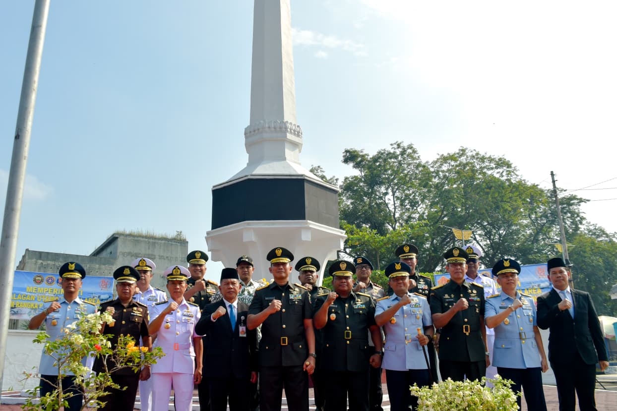 : Wakil Bupati Serdang Bedagai (Wabup Sergai) Adlin Tambunan mendampingi Pangdam I/Bukit Barisan Mayjen TNI Hendy Antariksa beserta jajaran dalam upacara Peringatan Palagan Utama Medan Area di Tugu Juang Perbaungan, Kamis (24/9/2026)/ (MC Sergai)