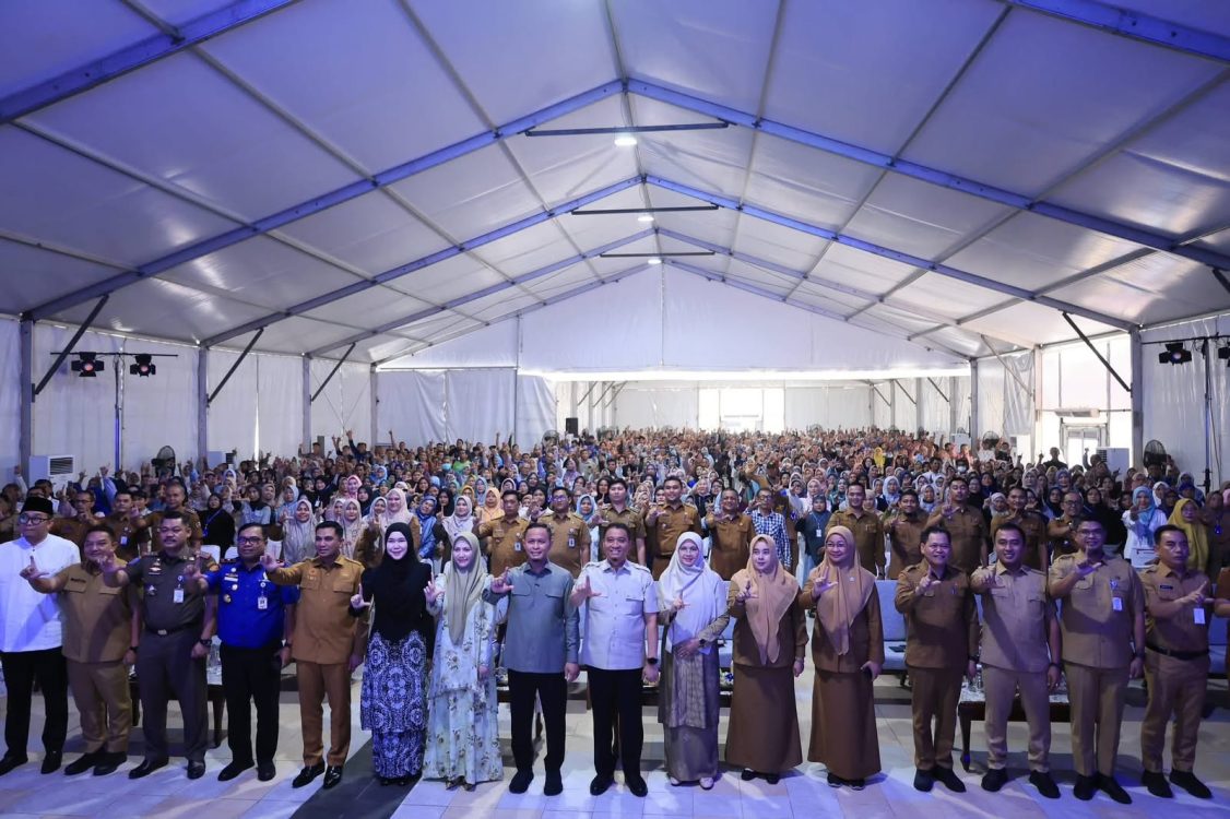 : Foto bersama usai kegiatan Sosialisasi Produk Hukum Pemerintah Kota Pekanbaru di Rumah Dinas Wali Kota Pekanbaru. - Foto: Mc.Pekanbaru